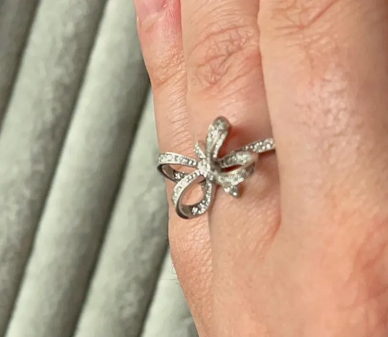 Essentials 10K Gold Dainty Bow Ring - Image 3